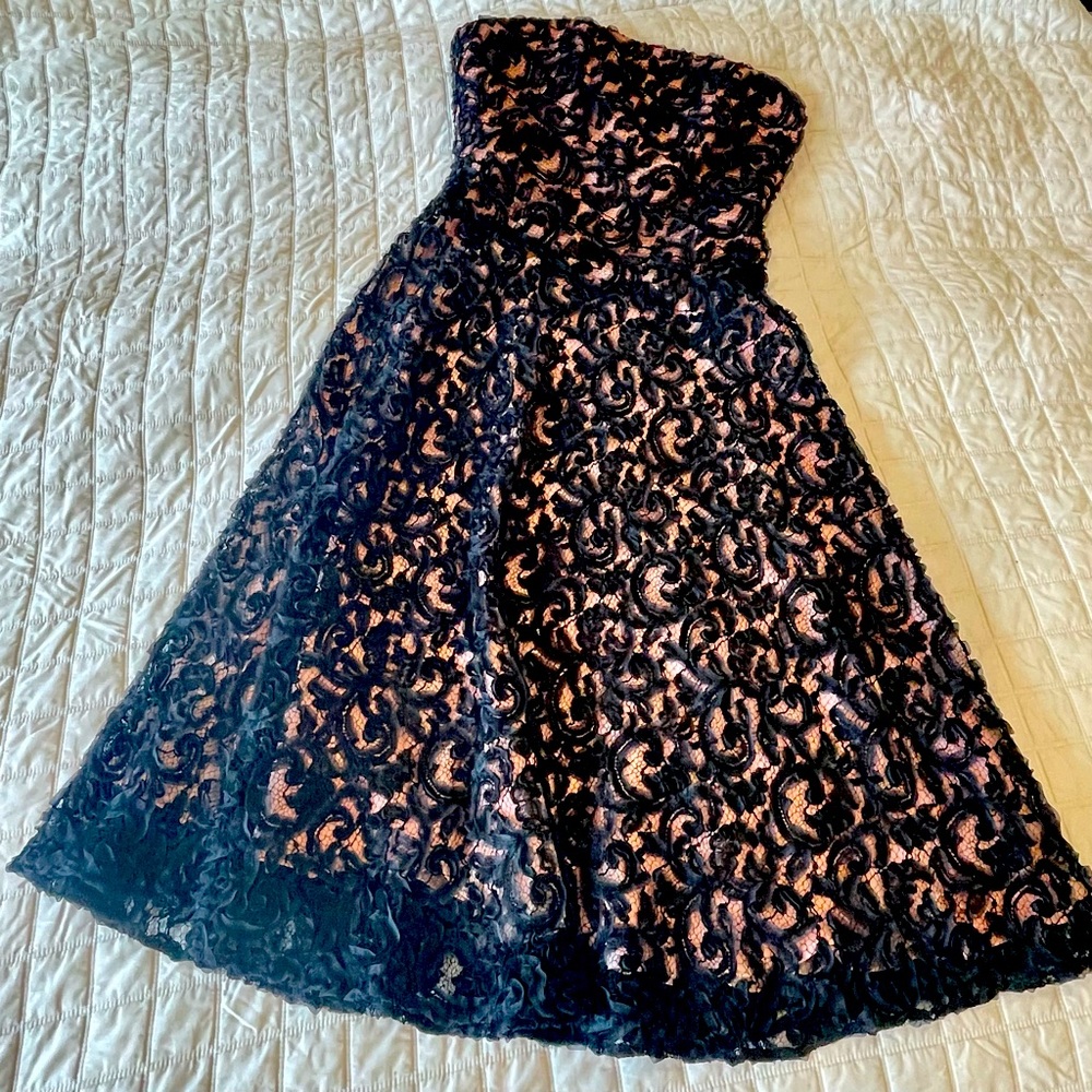 Carmen Marc Valvo strapless lace midi dress size 12 NWT black/pink